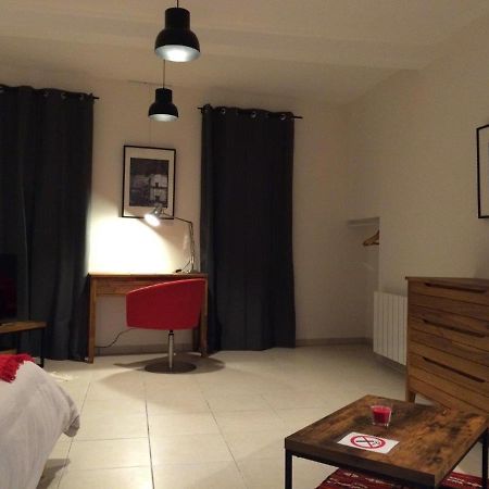 Le Studio Du Chateau Auriac-sur-Vendinelle Esterno foto