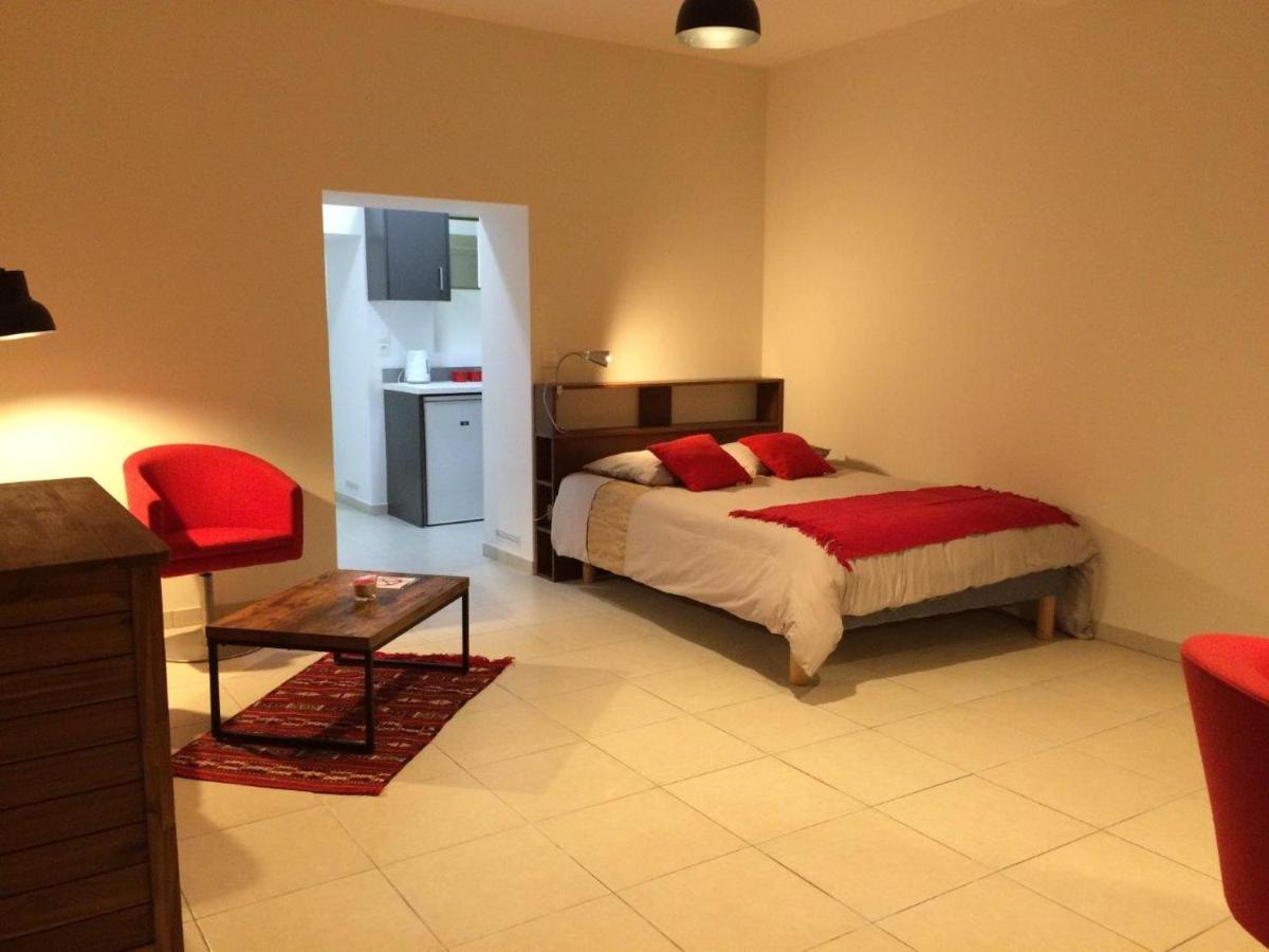 Le Studio Du Chateau Auriac-sur-Vendinelle Esterno foto